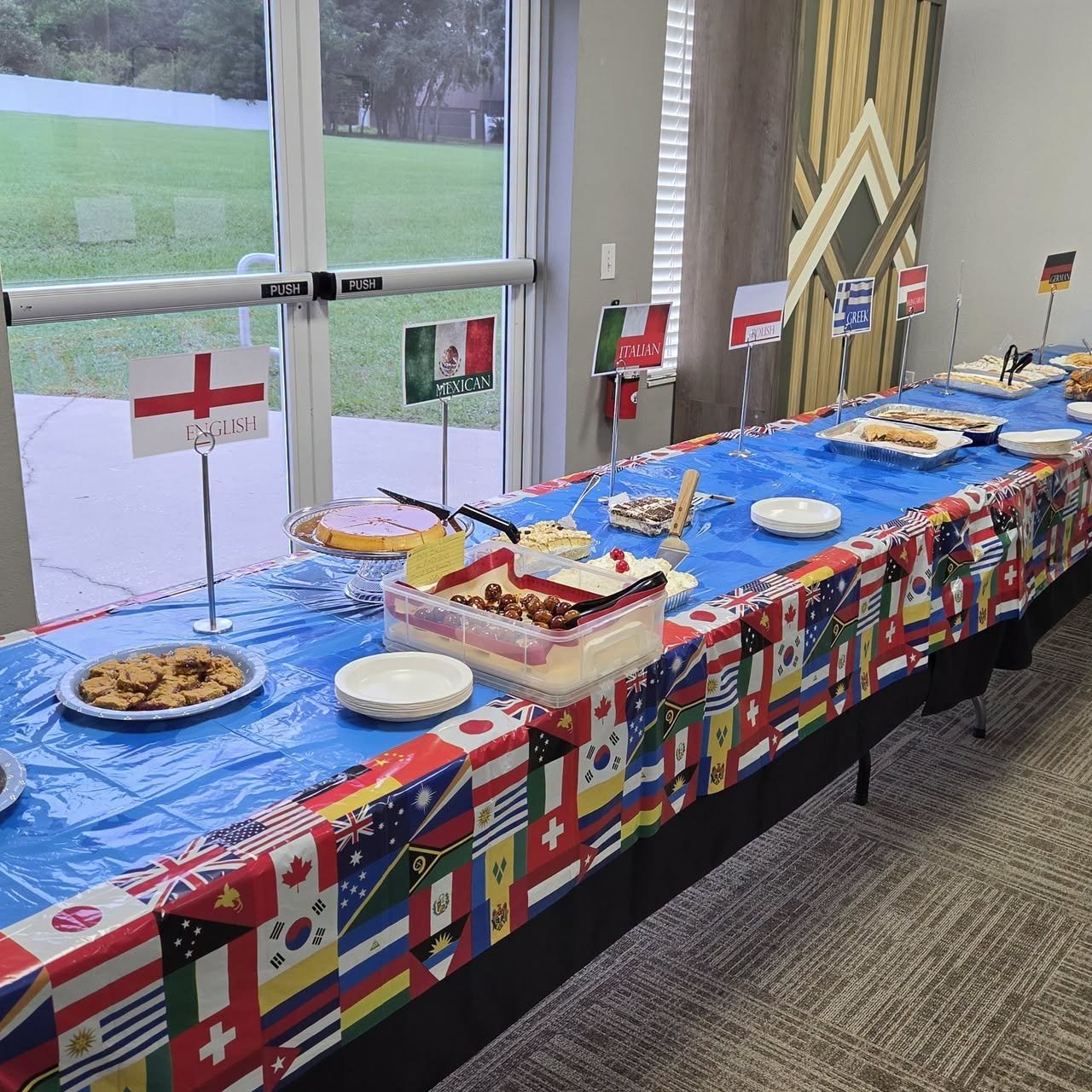 intl_dinner_1.jpg